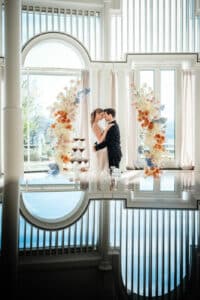 Ausbildung zur Hochzeitsplanerin IHK mit der Wedding Experience Brautpaar in Traumhochzeitslocation