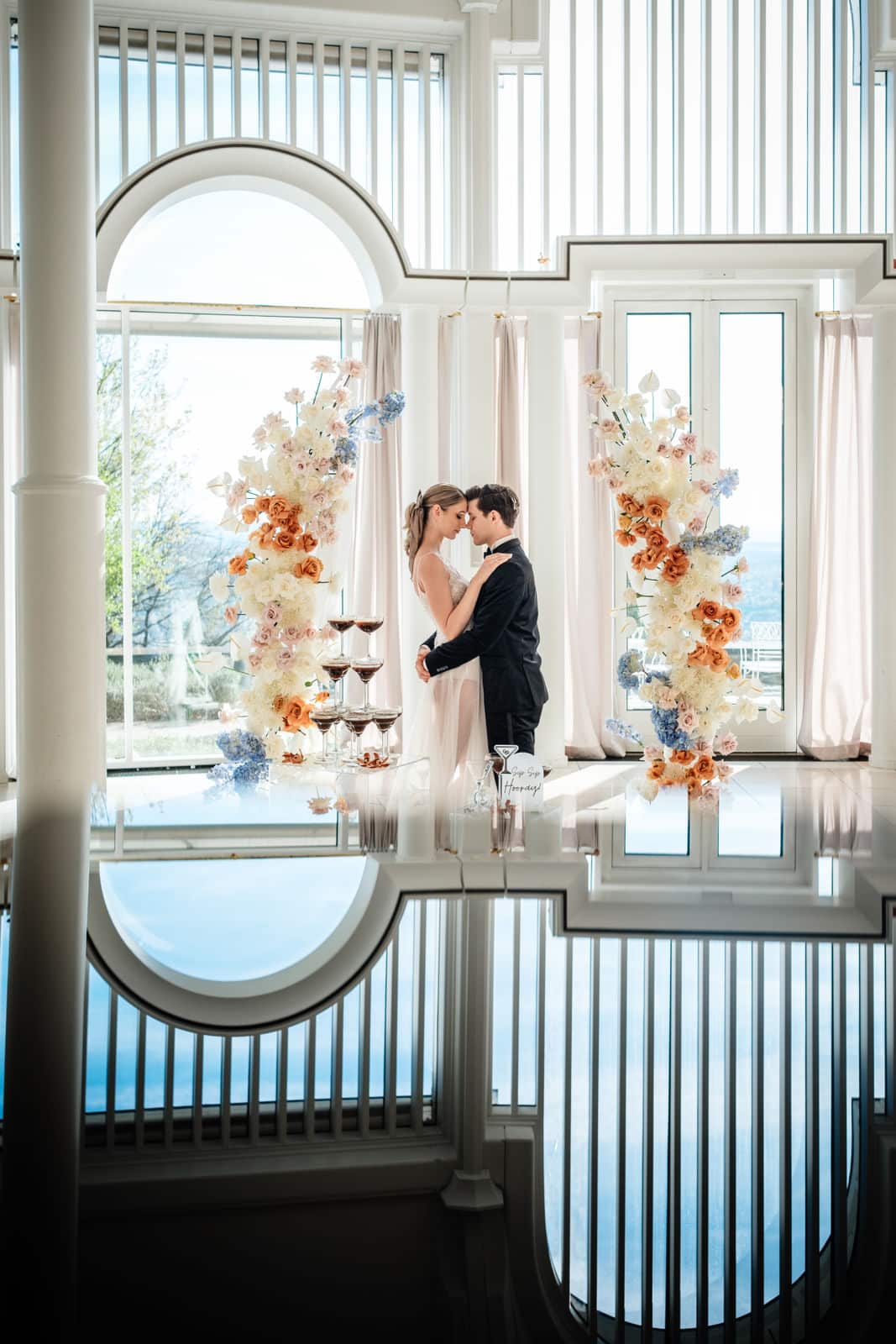 Ausbildung zur Hochzeitsplanerin IHK mit der Wedding Experience Brautpaar in Traumhochzeitslocation