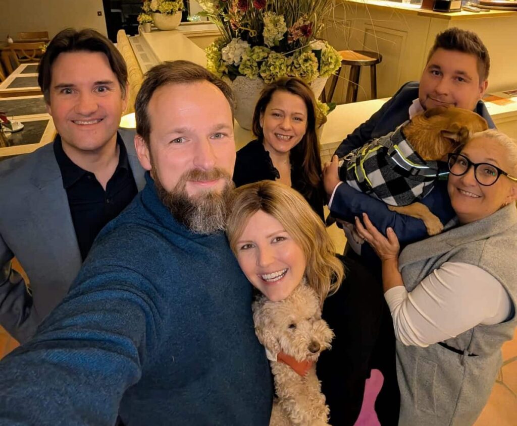 Gruppenbild mit den Paaren der Hochzeitsprofis Akademie