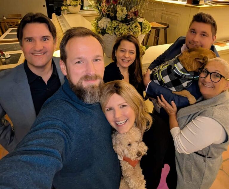 Gruppenbild mit den Paaren der Hochzeitsprofis Akademie