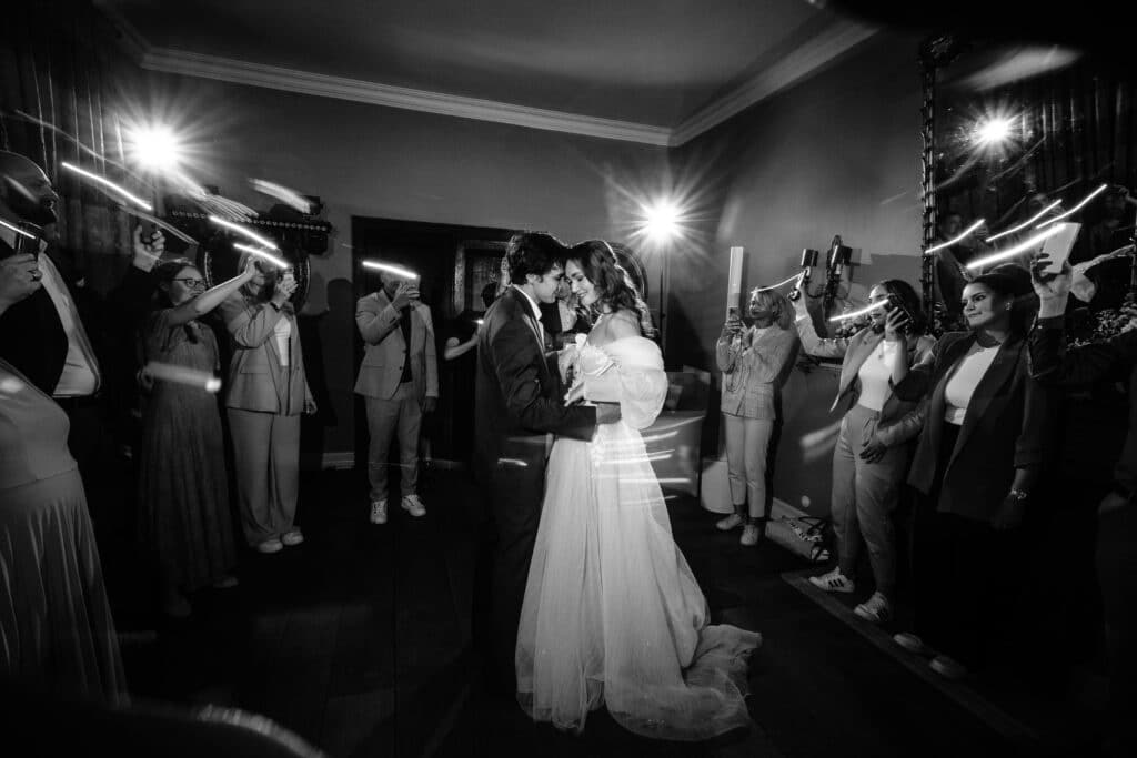 Workshop für Hochzeitsfotografie mit eleganten Styled Shoots für das Portfolio als Hochzeitsfotograf und Blitzworkshop auf Hochzeiten.