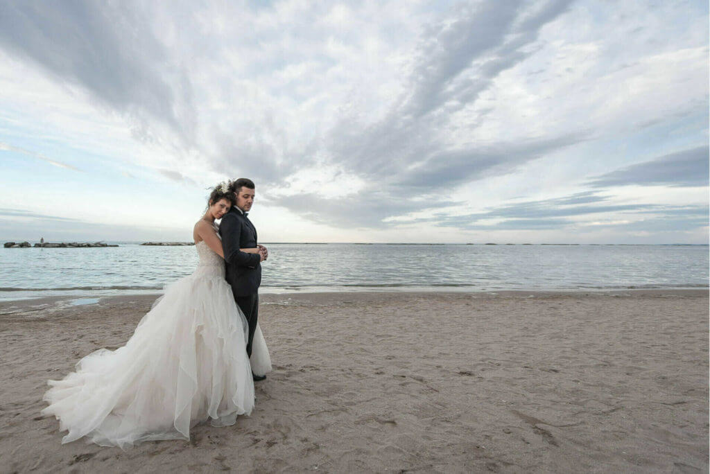 Hochzeitspaar am Strand